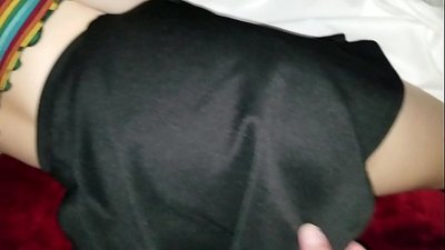 Spící panna školačka sestra dostane její těsný zadek s prsty
