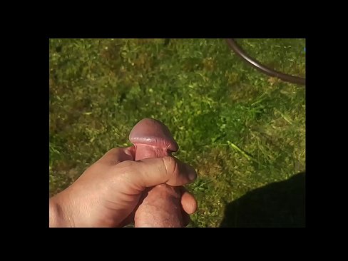 ❤️ Žhavá kočička si nechá ošukat růžovou kundičku a udělá se squirtem v letní zahradě. ❤️ Tvrdé porno u cs.eviewporn.ru ❤